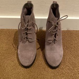 Vince Camuto taupe/grey color ankle boots wedge.